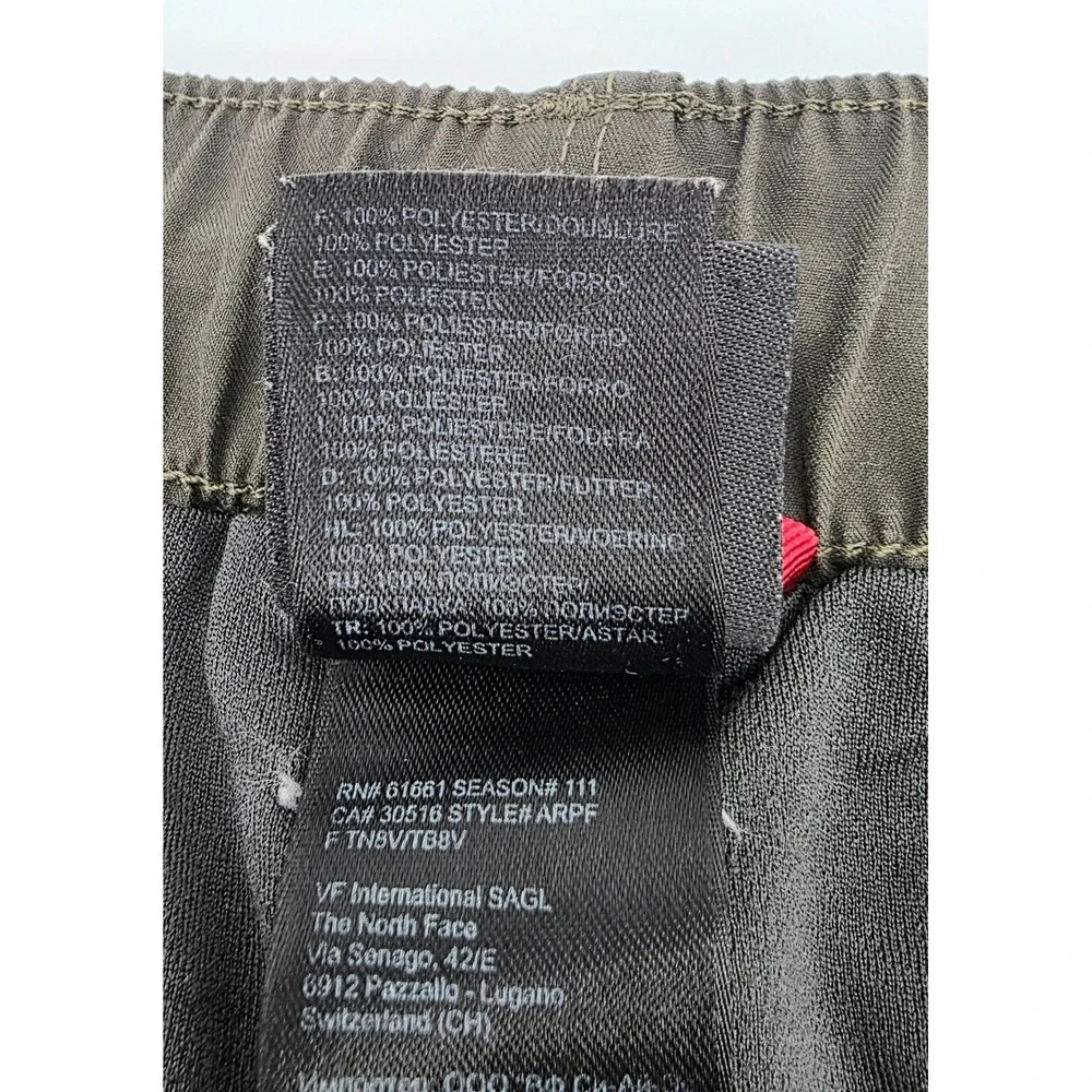 The North Face Hiking Cargo Shorts Size XL Mens Olive Green Belted Gorpcore